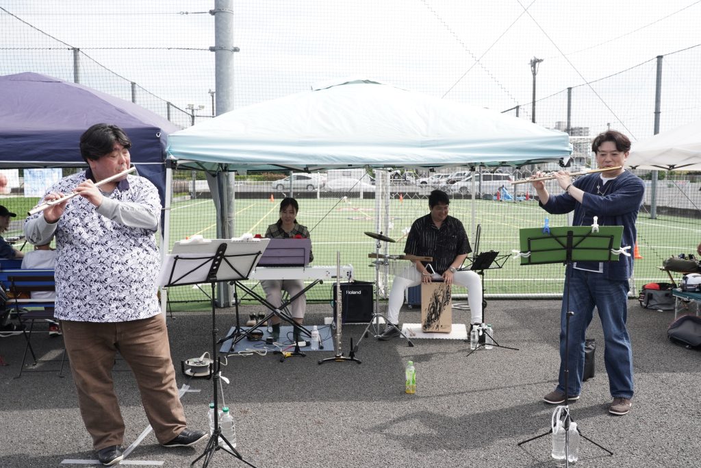今回の操縦体験会に演奏してくれた「テンポリベロ」の面々